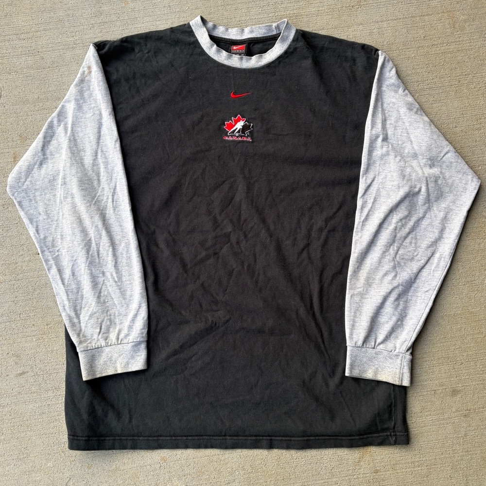 Vintage Nike Men’s Black Long Sleeve Team Canada Centre Swoosh 90s